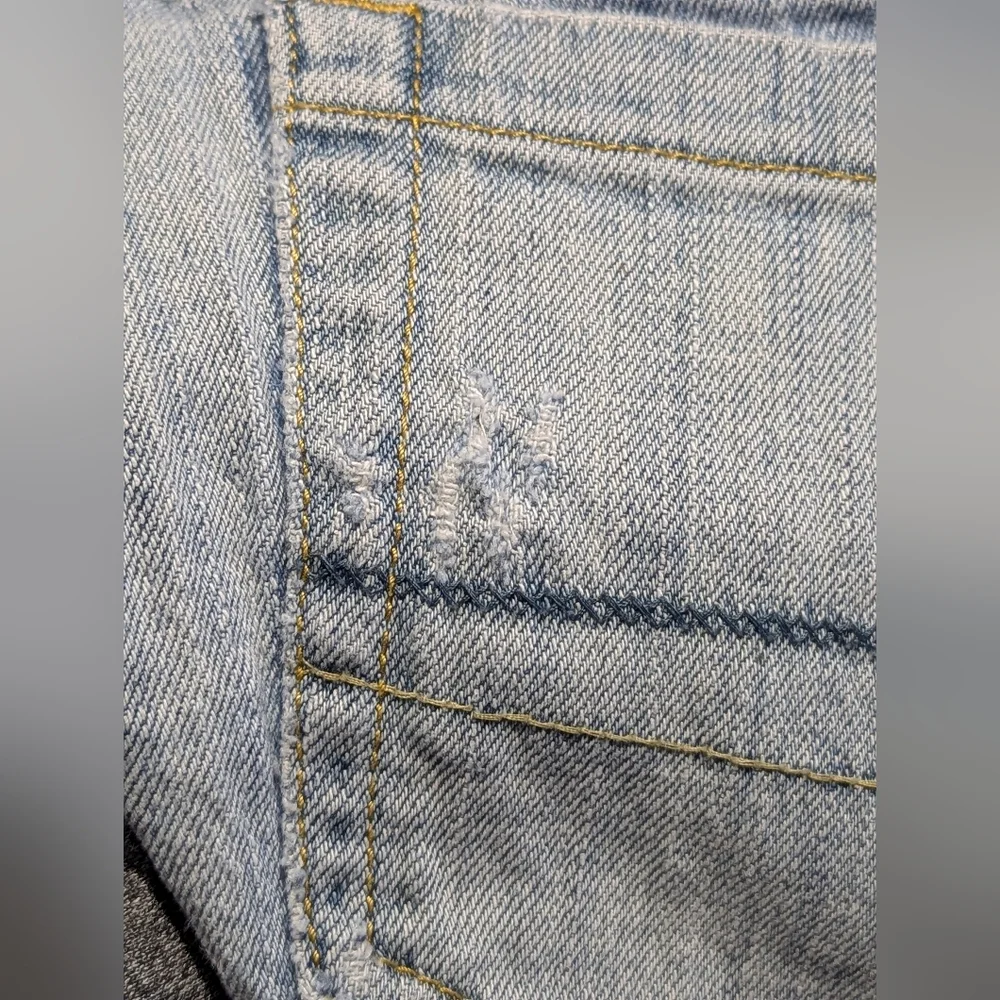 American Eagle Light Wash Artist Crop Jeans Raw Hem Mid-Rise Women's 8‎ Short - Picture 10 of 10